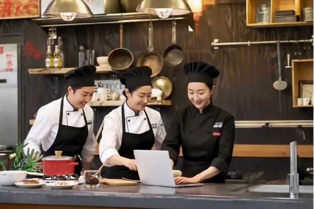 AI当“店长”，省下30%成本！一见让连锁门店管理更简单